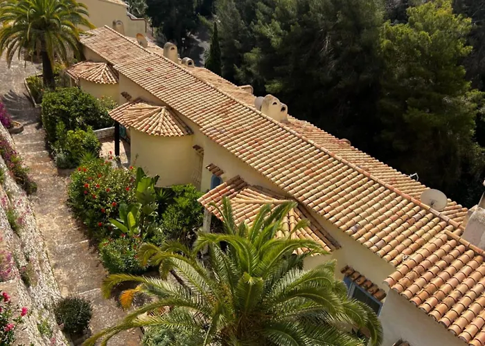 Cozy Rustic Spanish House *